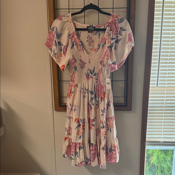 Angie Dresses & Skirts - Angie NWT Floral Puff Sleeve Dress Size L